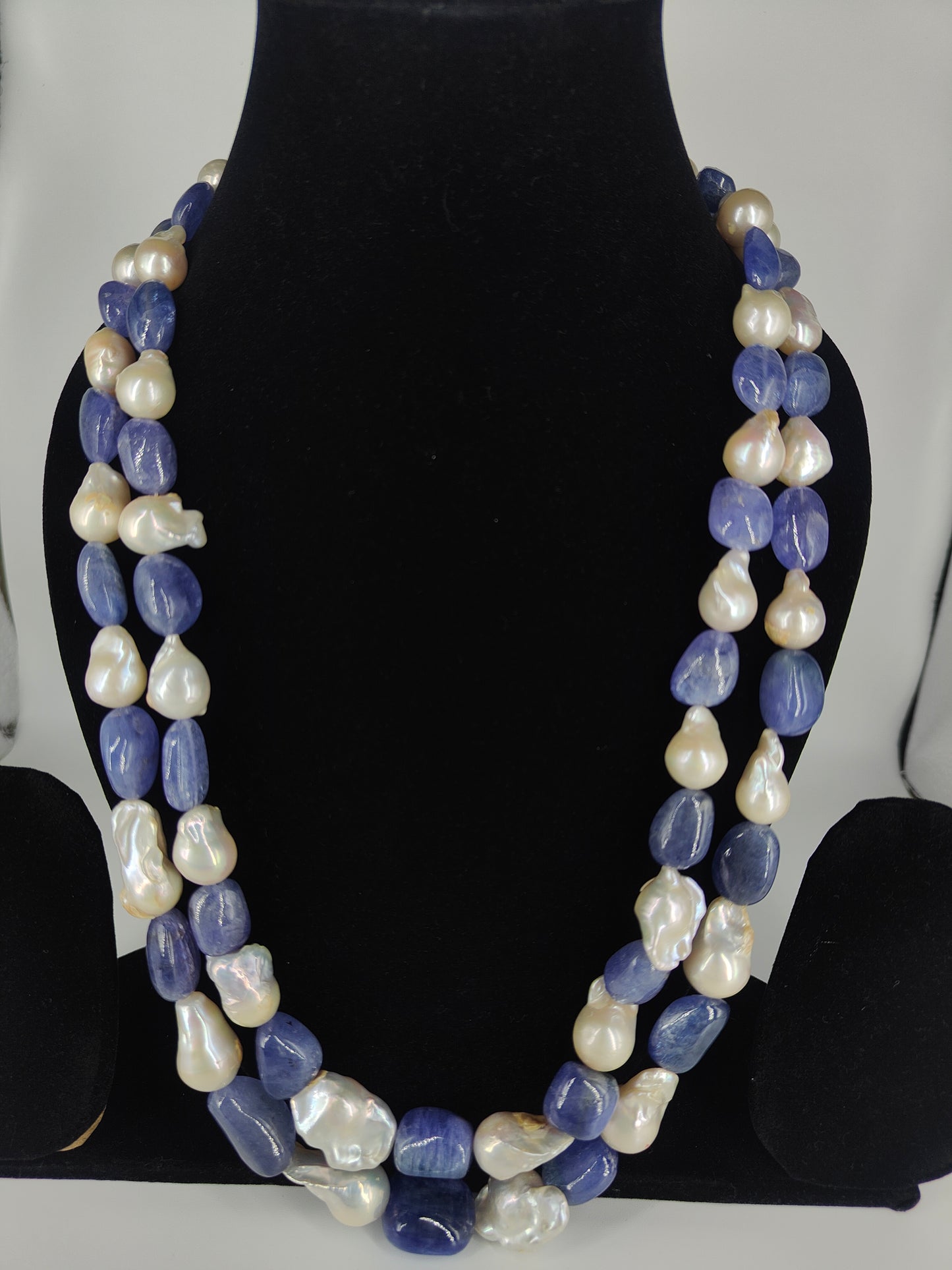 Pure pearls and tanzanite 2 layers necklace