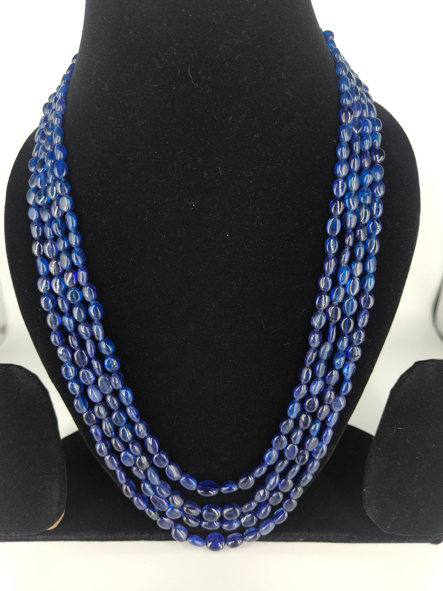Blue sapphire necklace of 4 layers
