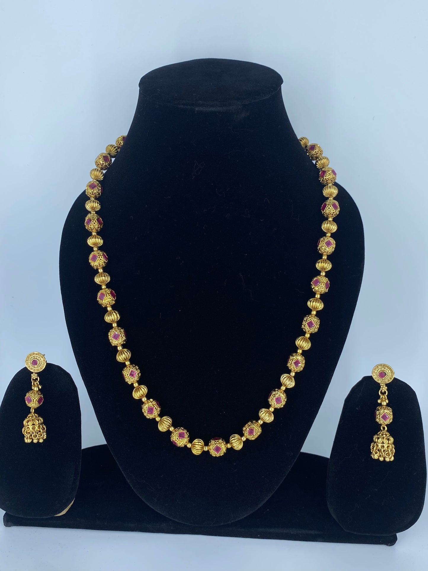ANTIQUE NECKLACE SET WITH EARRINGS