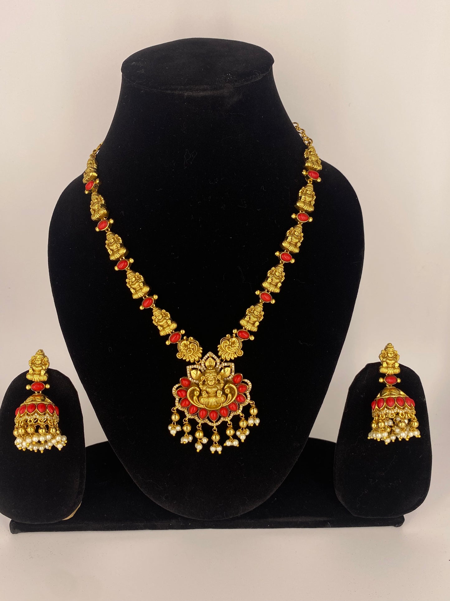 ANTIQUE CORAL NECKLACE SET WITH EARRINGS