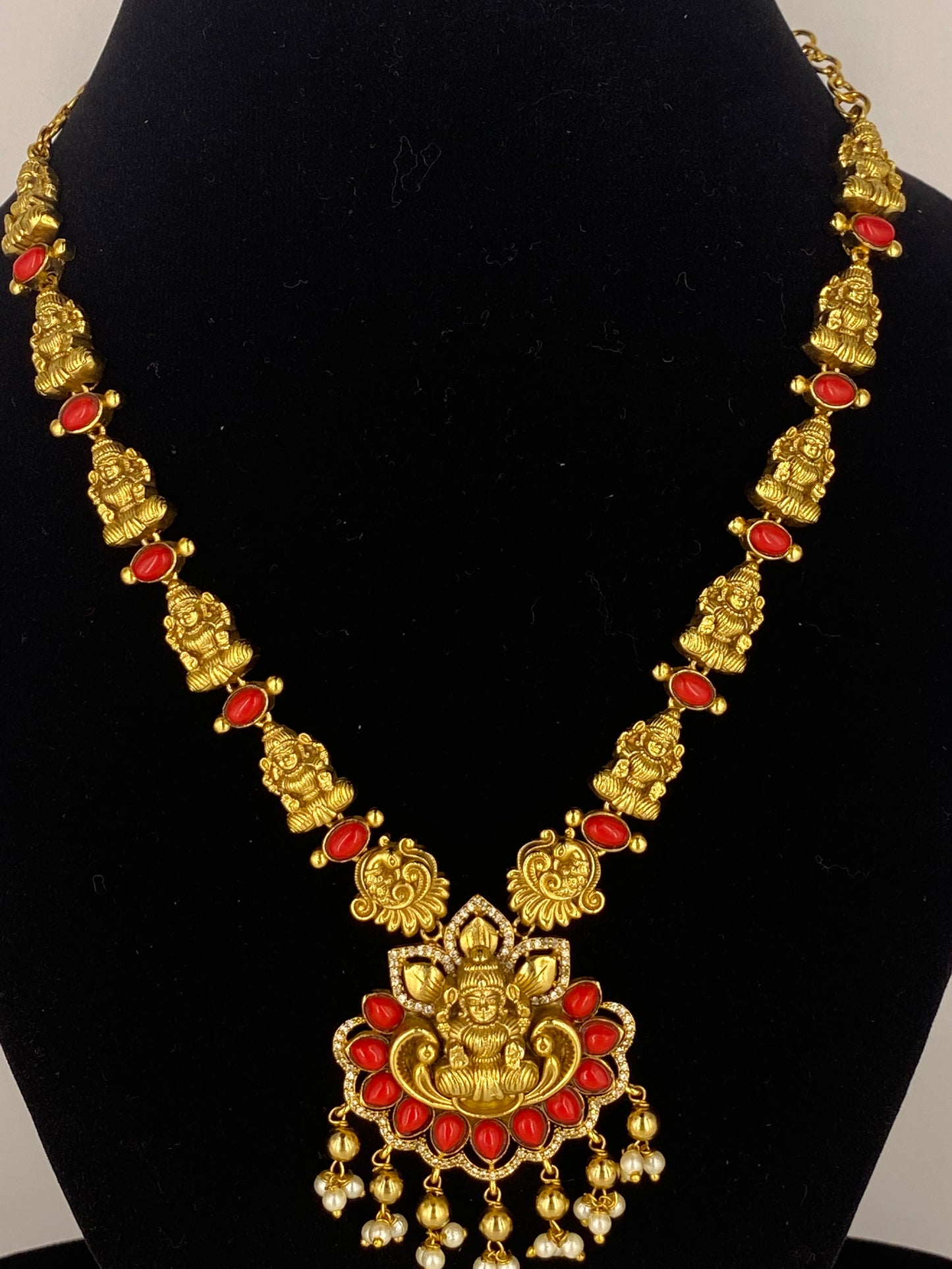 ANTIQUE CORAL NECKLACE SET WITH EARRINGS