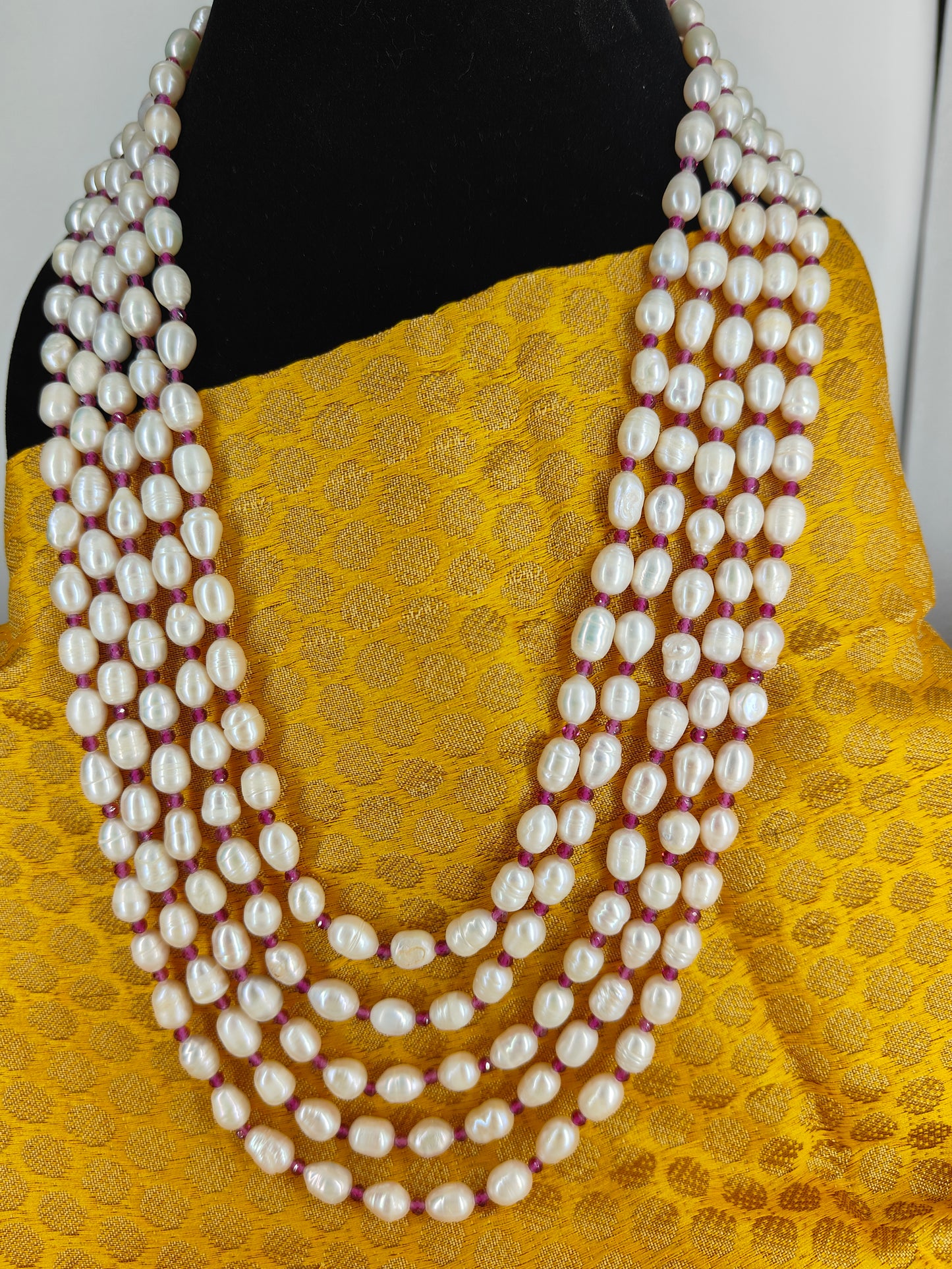 Pearls statement necklace of 5 layers