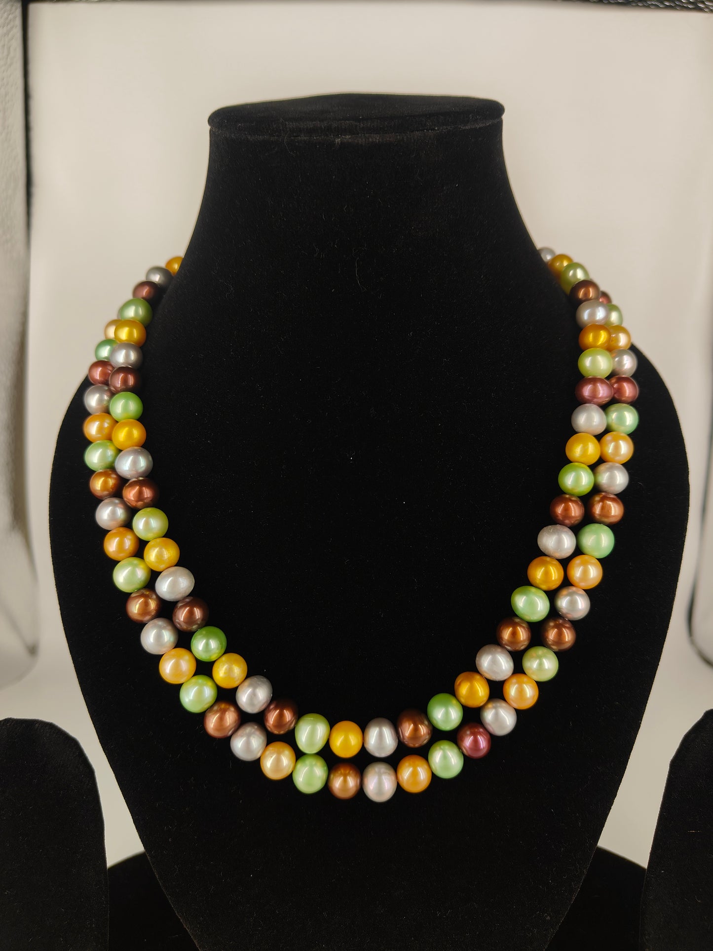 Multi colour pearls necklace