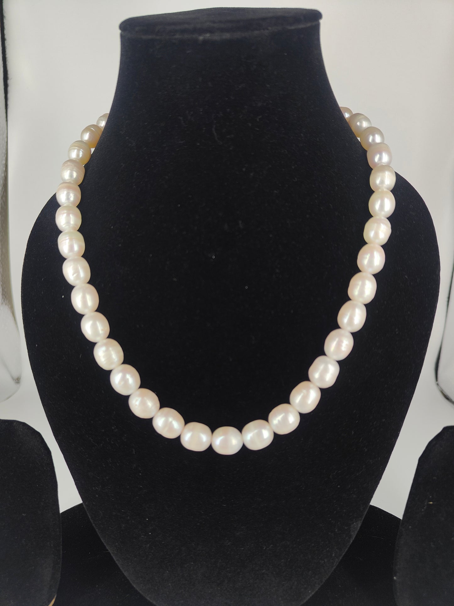 Pure natural pearls necklace