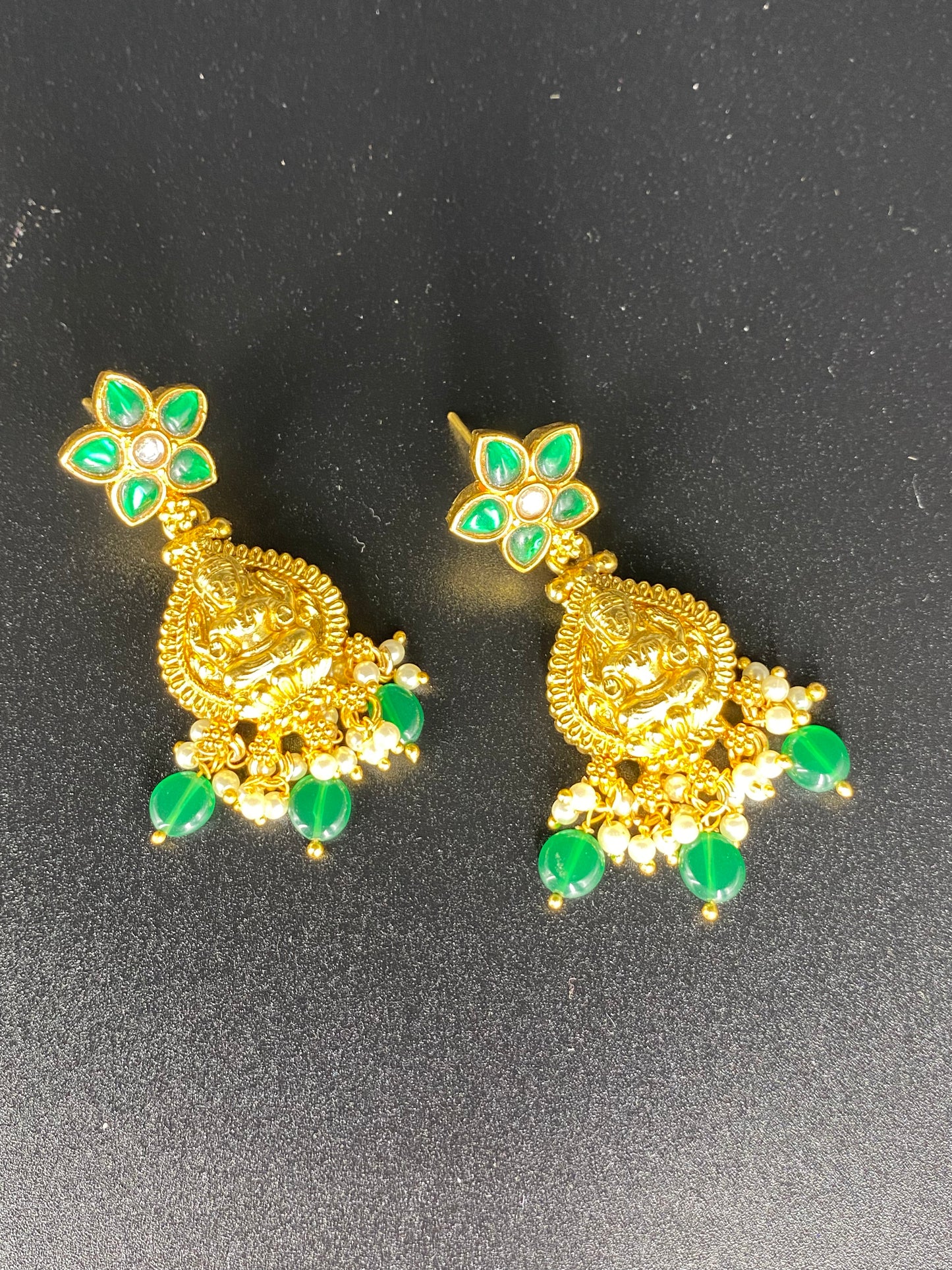 GREEN KUNDANS WITH LAKSHMI DEVI PENDENT WITH EARRINGS